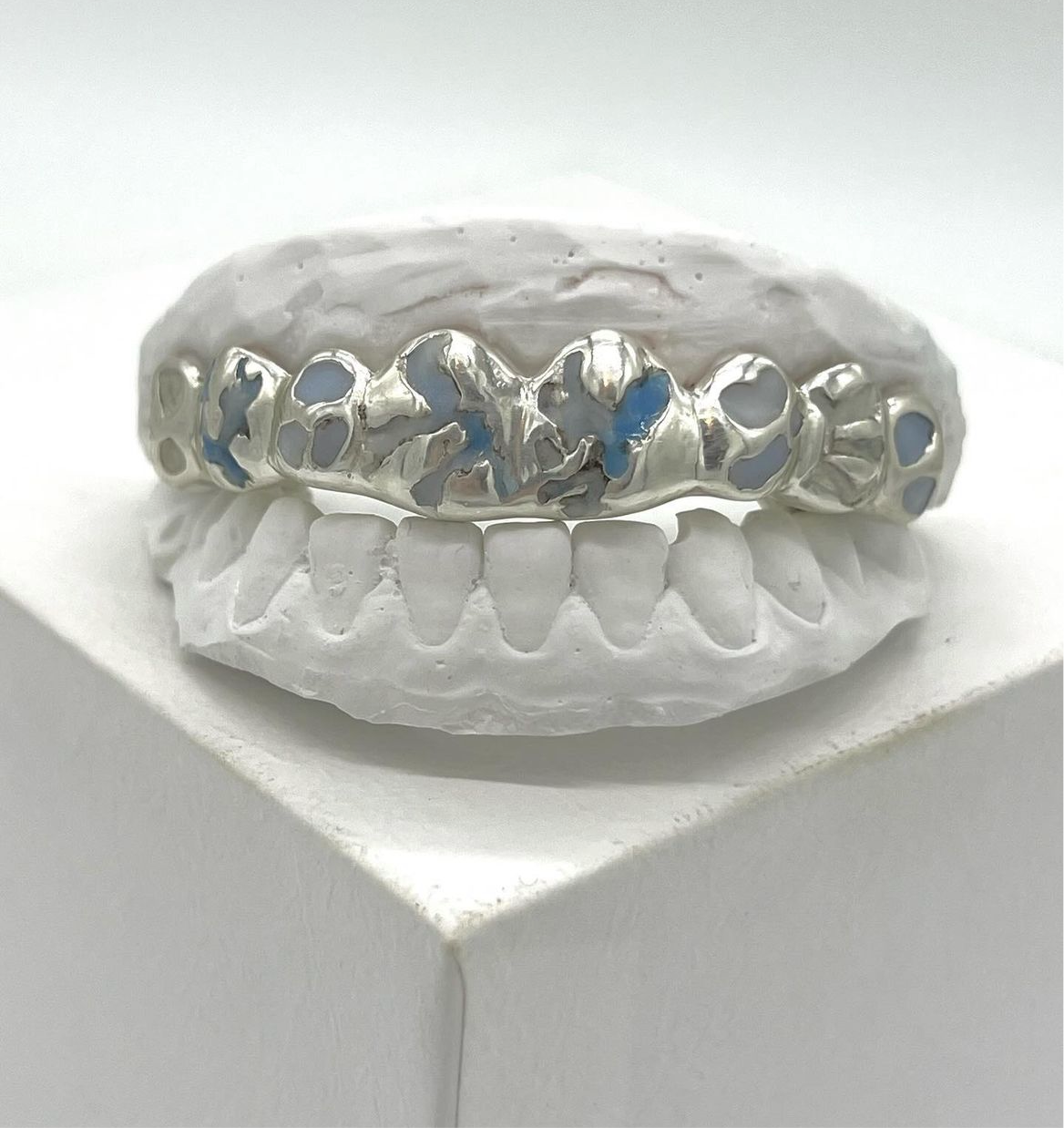 Cold gradation grillz (8 pieces)