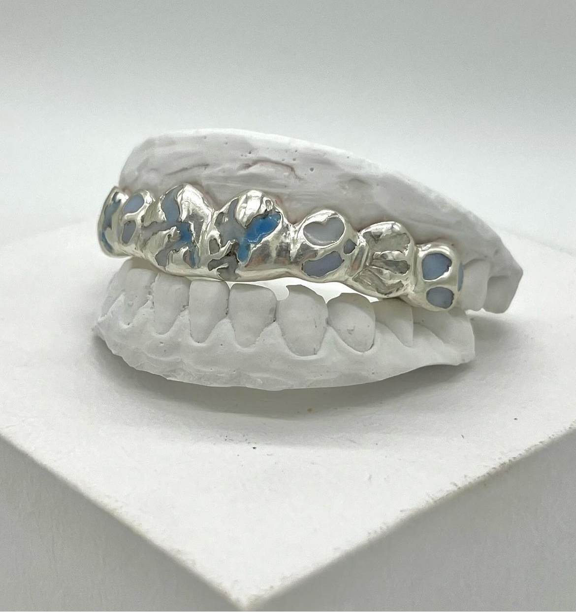 Cold gradation grillz (8 pieces)